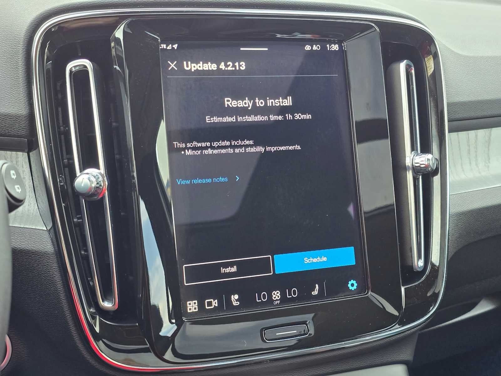 2025 Volvo XC40 Plus Bright Theme