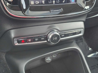 2025 Volvo XC40 Plus Bright Theme