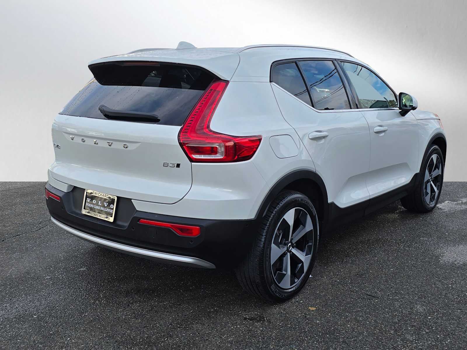 2025 Volvo XC40 Plus Bright Theme