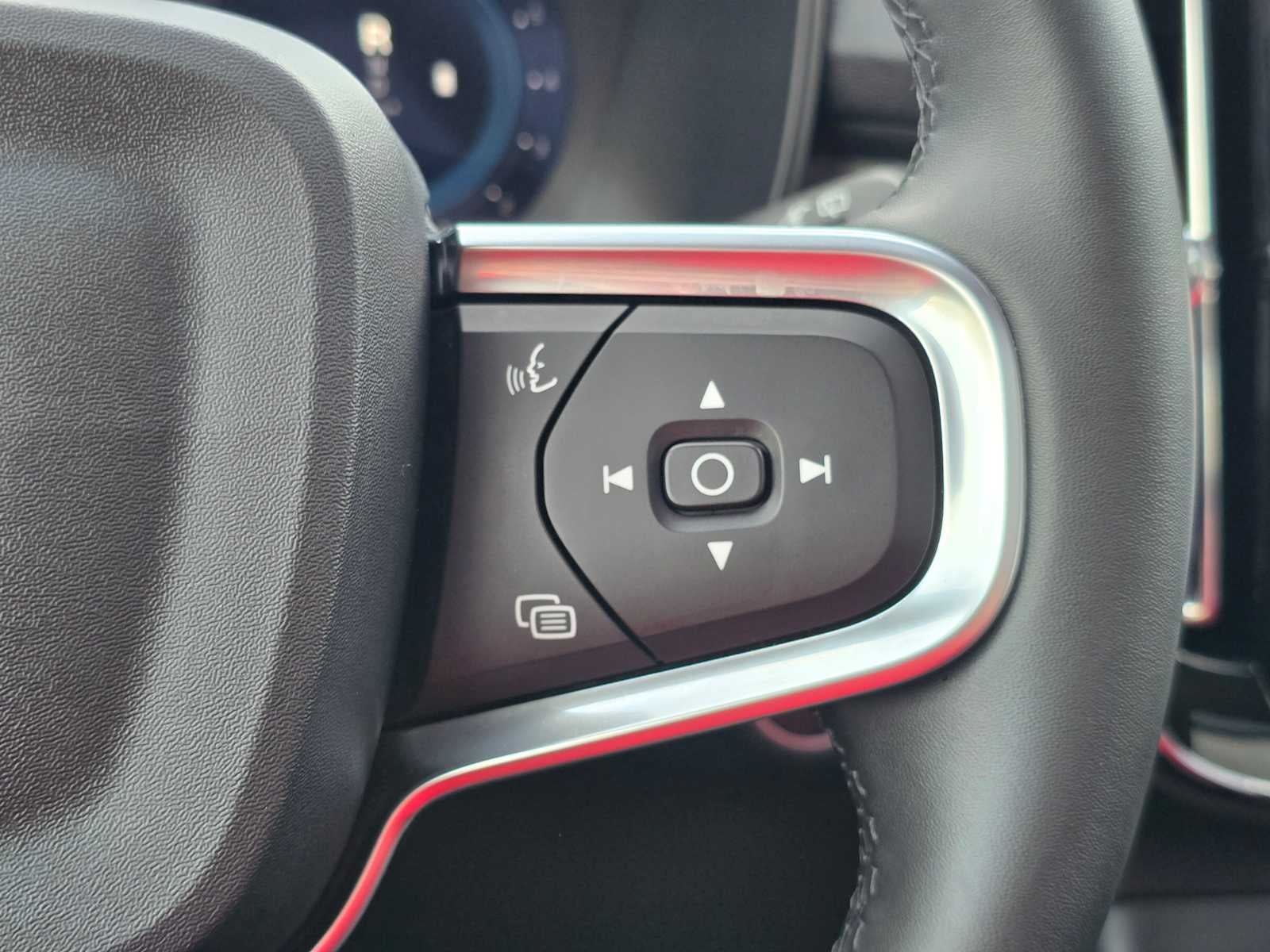 2025 Volvo XC40 Plus Bright Theme