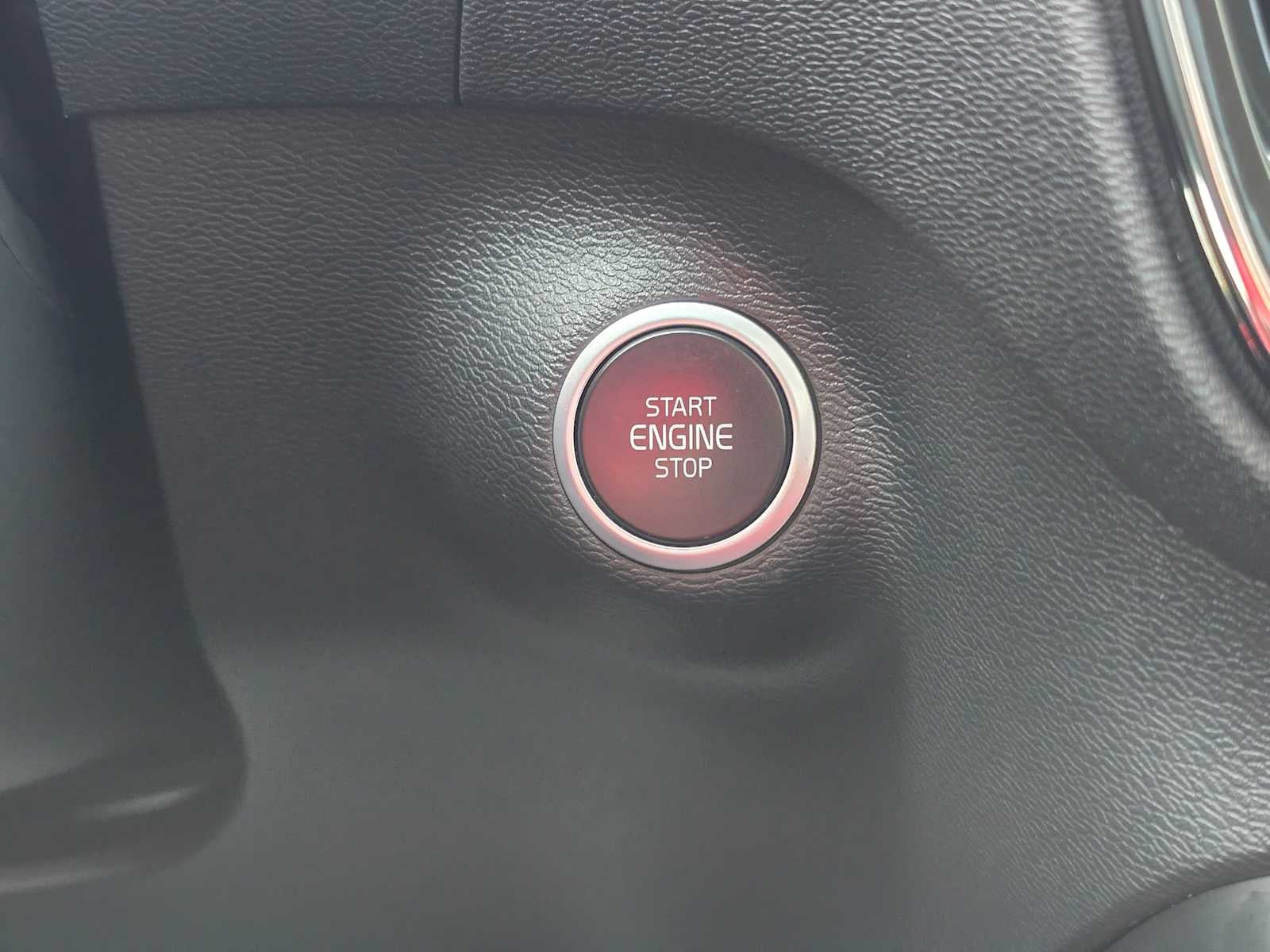 2025 Volvo XC40 Plus Bright Theme