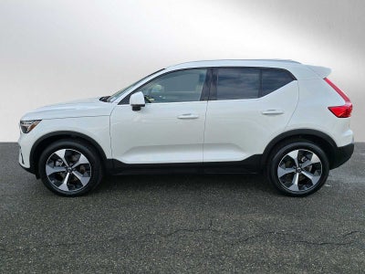 2025 Volvo XC40 Plus Bright Theme