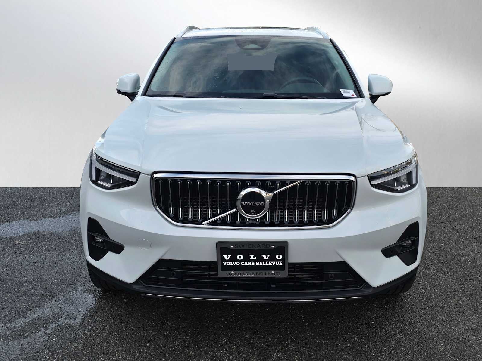 2025 Volvo XC40 Plus Bright Theme