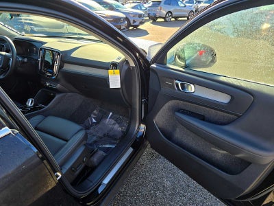 2025 Volvo XC40 Plus Bright Theme