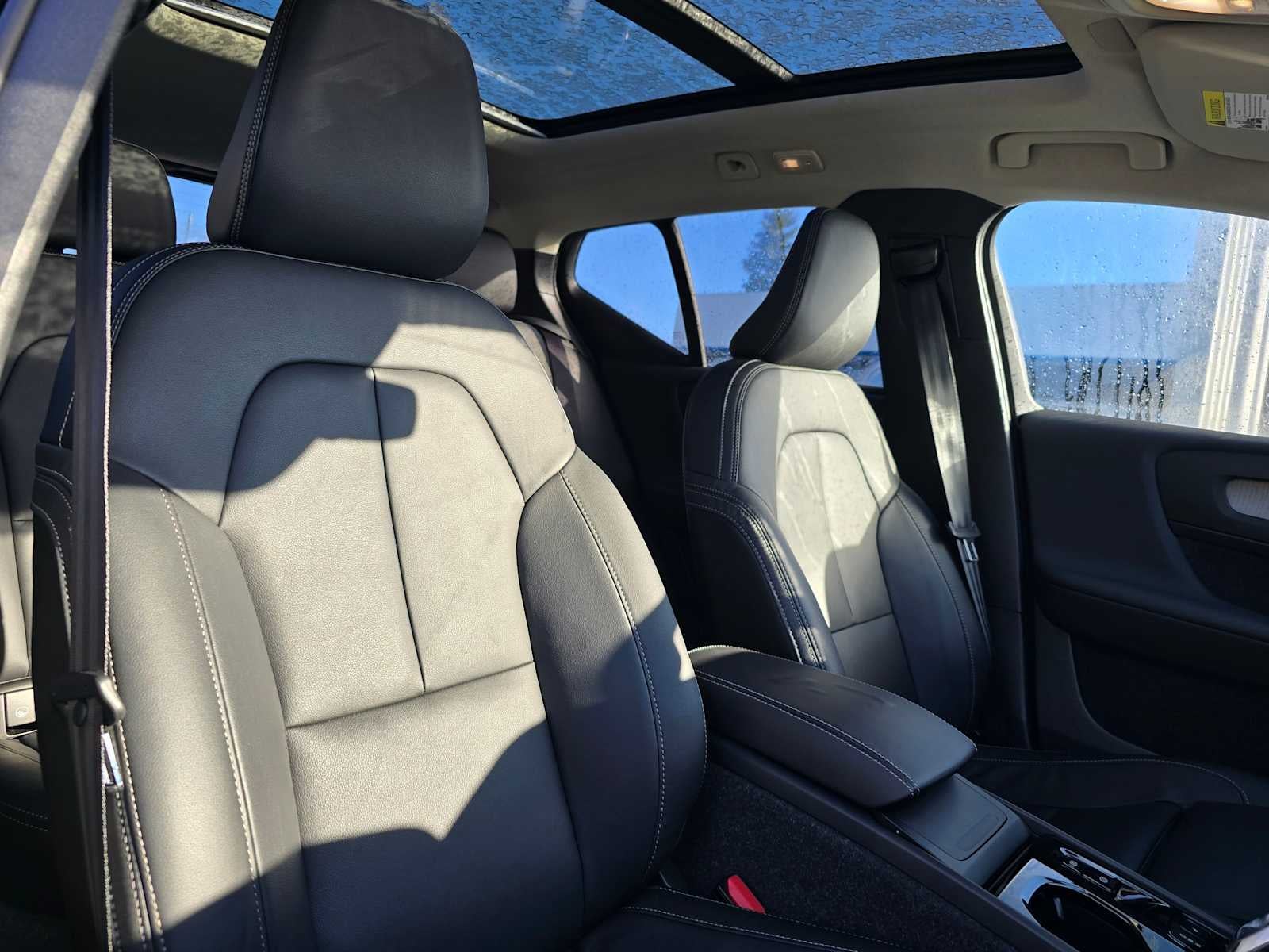 2025 Volvo XC40 Plus Bright Theme