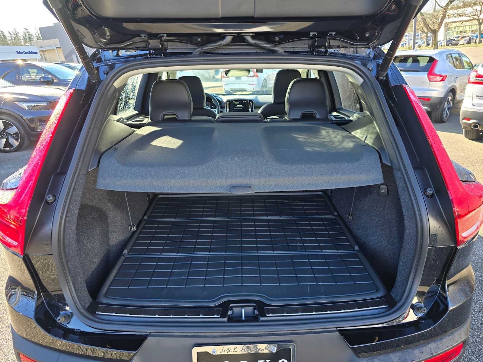 2025 Volvo XC40 Plus Bright Theme