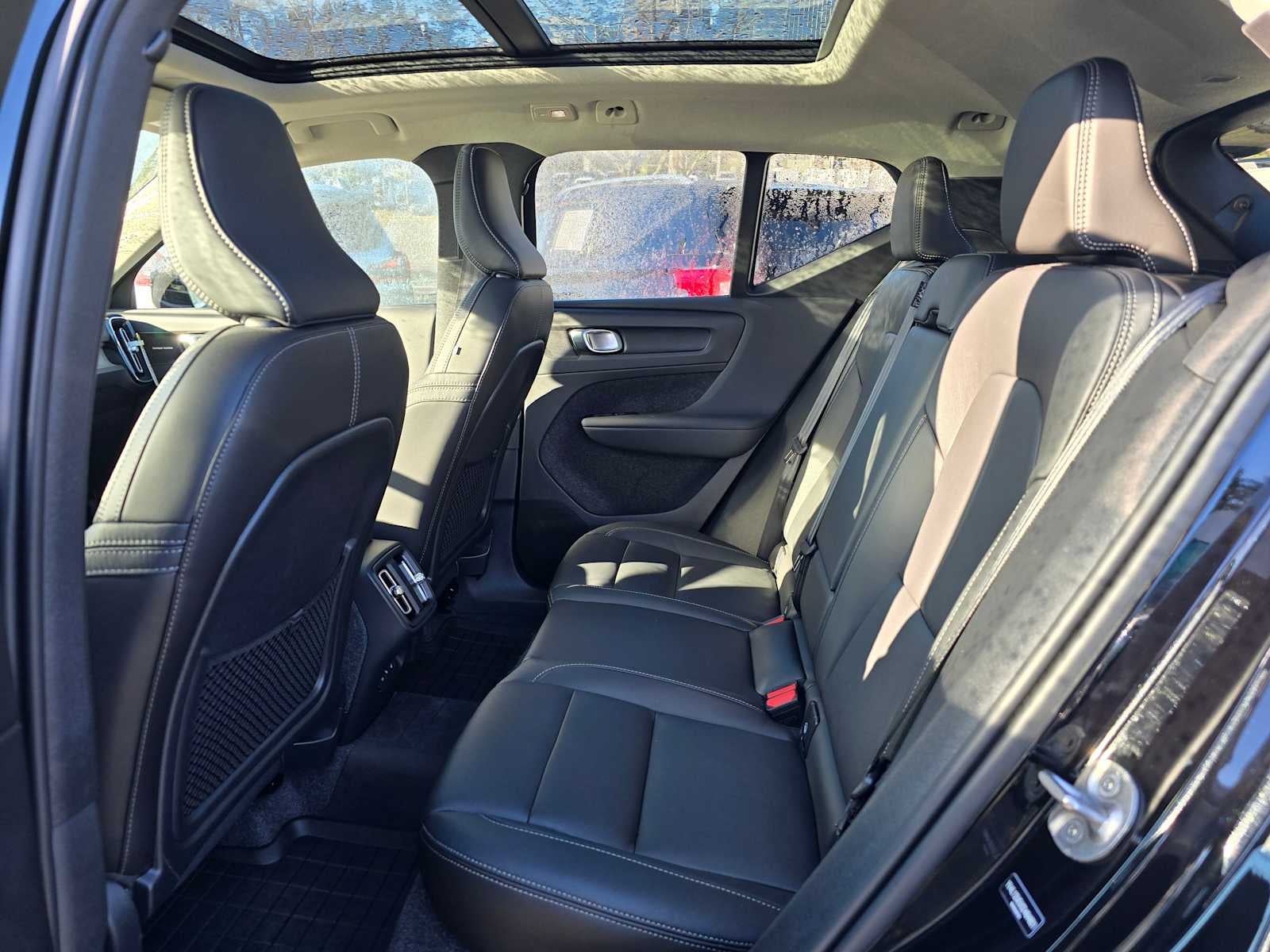 2025 Volvo XC40 Plus Bright Theme