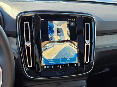 2025 Volvo XC40 Plus Bright Theme