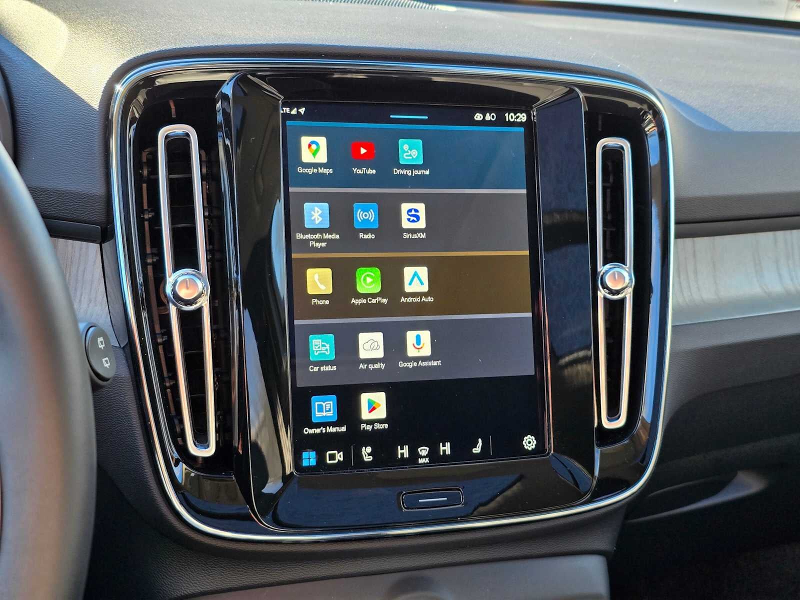 2025 Volvo XC40 Plus Bright Theme