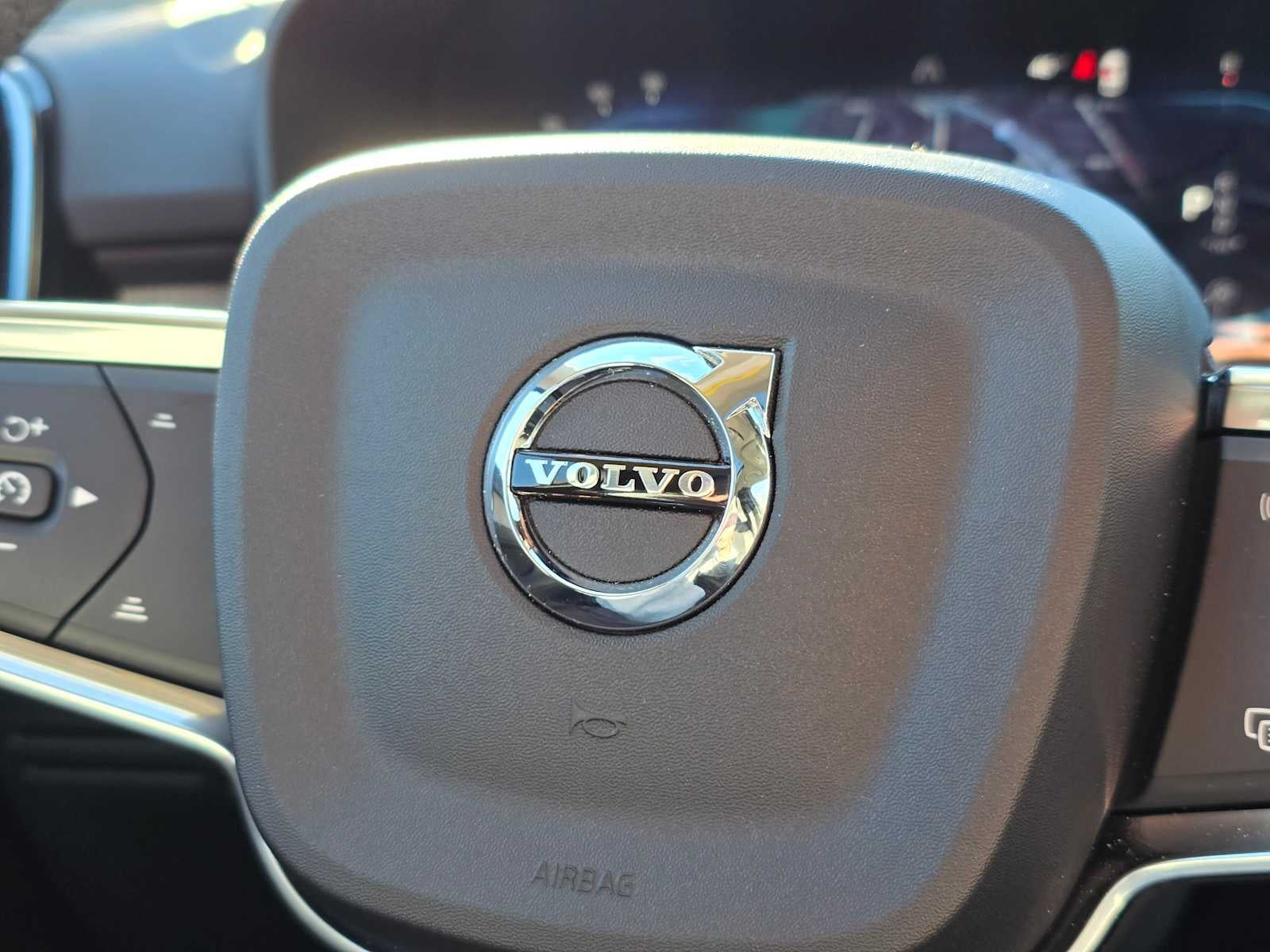 2025 Volvo XC40 Plus Bright Theme