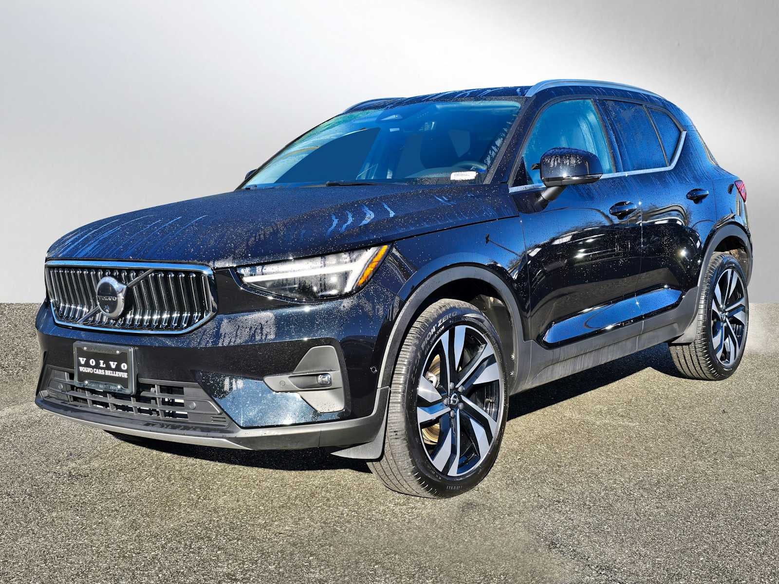 2025 Volvo XC40 Plus Bright Theme