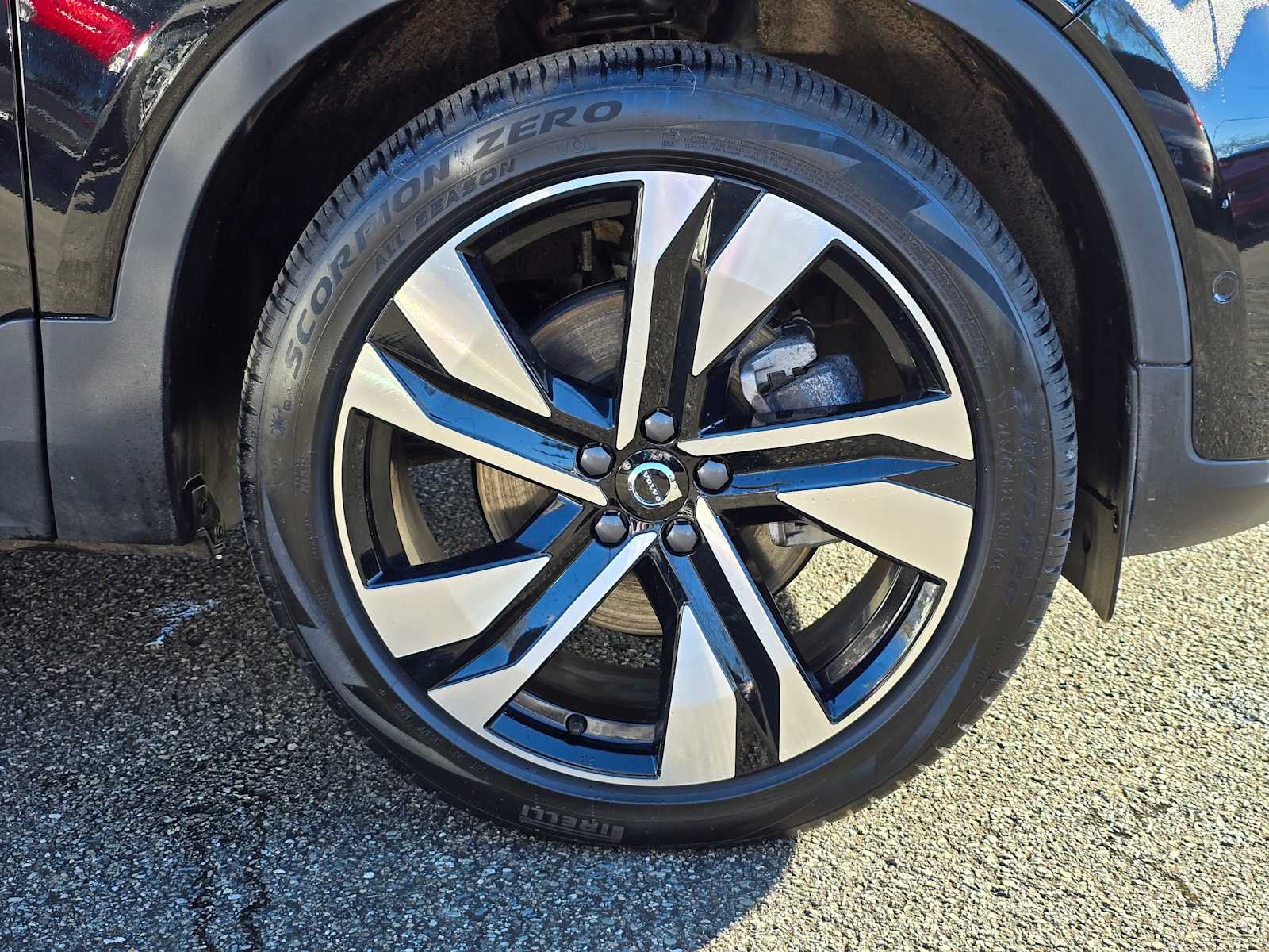 2025 Volvo XC40 Plus Bright Theme