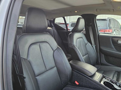 2025 Volvo XC40 Plus Bright Theme