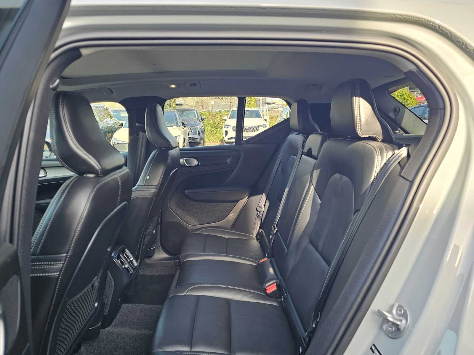 2025 Volvo XC40 Plus Bright Theme