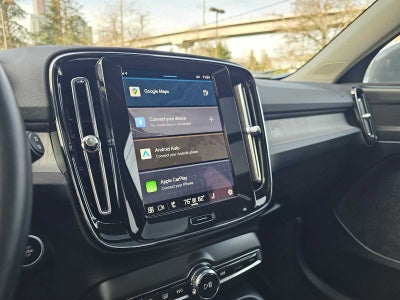 2025 Volvo XC40 Plus Bright Theme