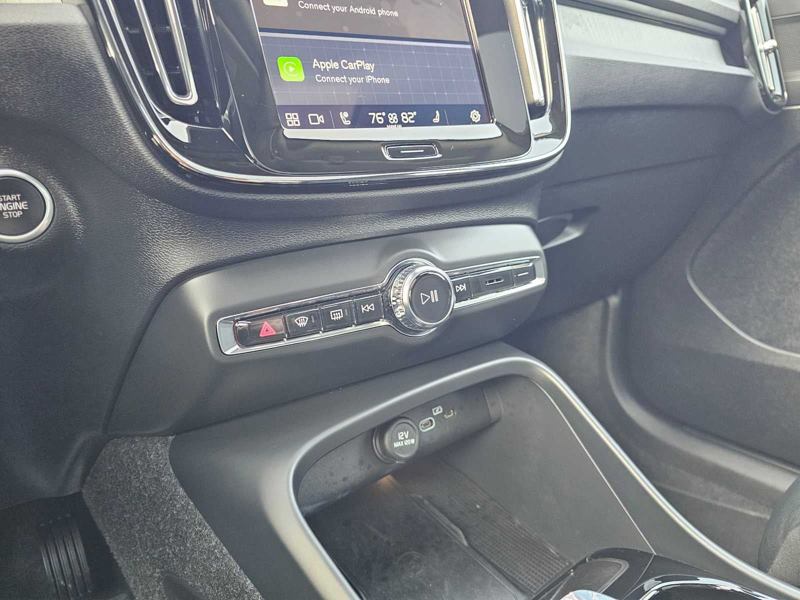 2025 Volvo XC40 Plus Bright Theme