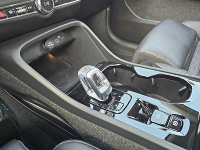 2025 Volvo XC40 Plus Bright Theme