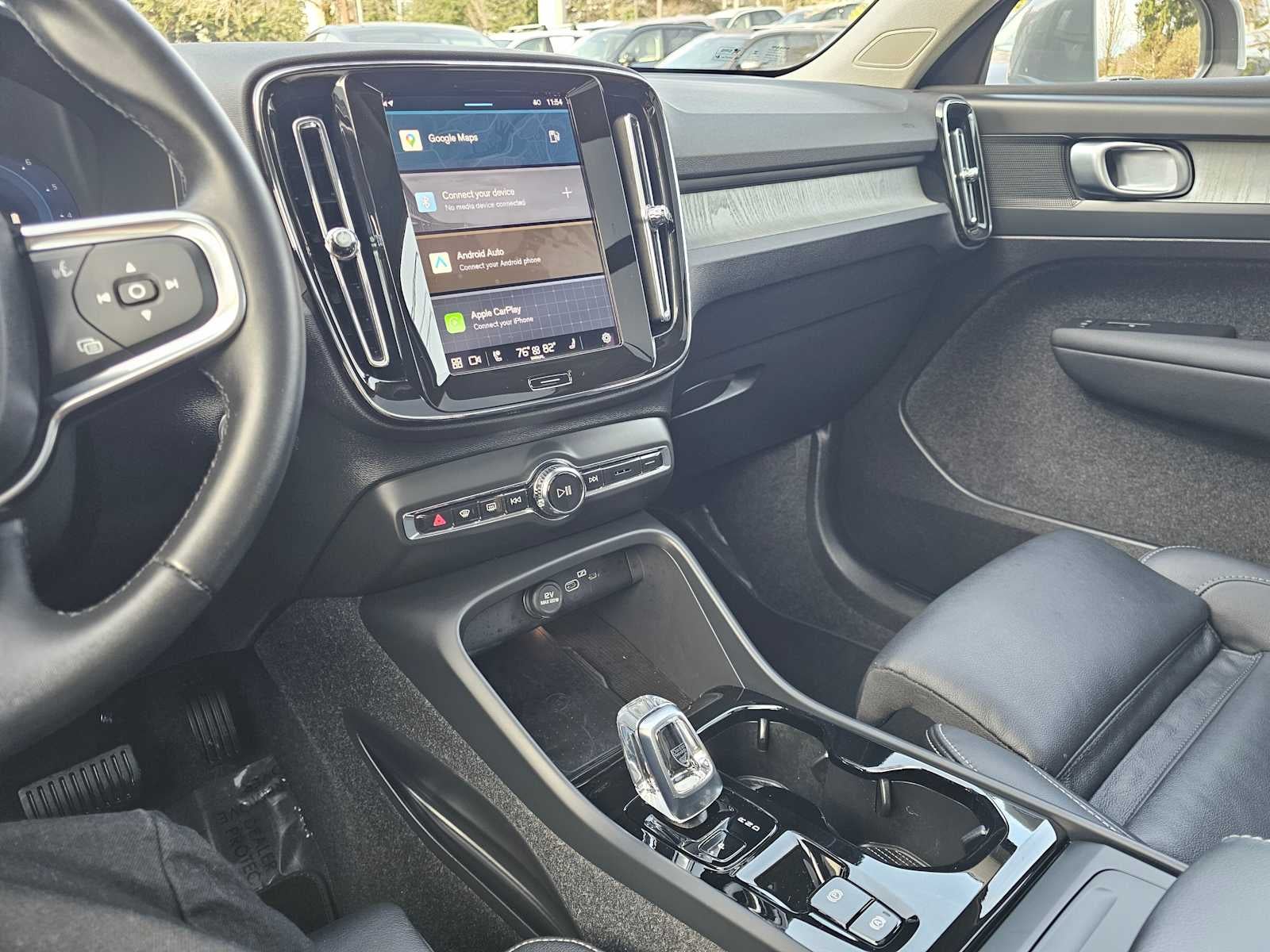 2025 Volvo XC40 Plus Bright Theme