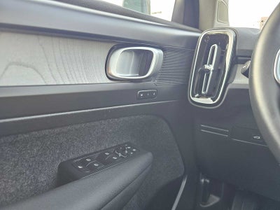 2025 Volvo XC40 Plus Bright Theme