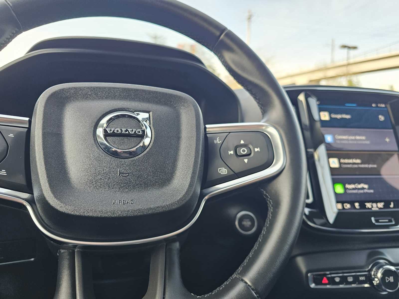 2025 Volvo XC40 Plus Bright Theme