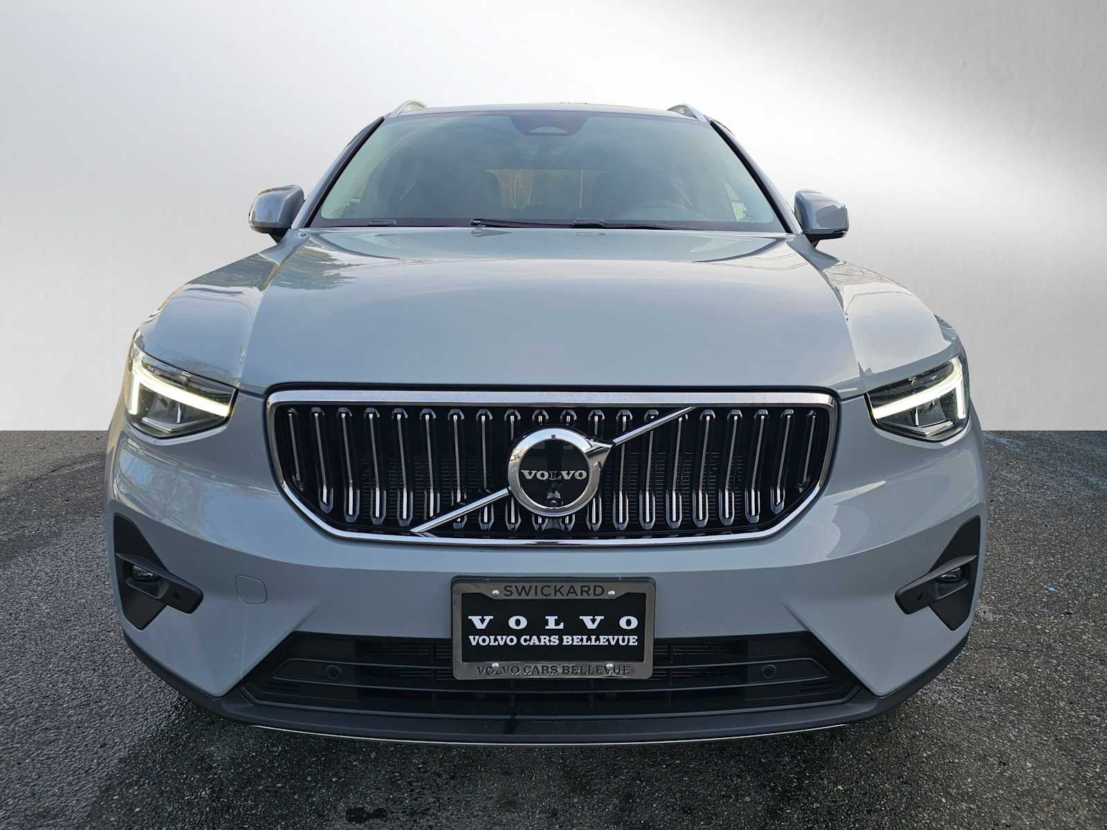 2025 Volvo XC40 Plus Bright Theme