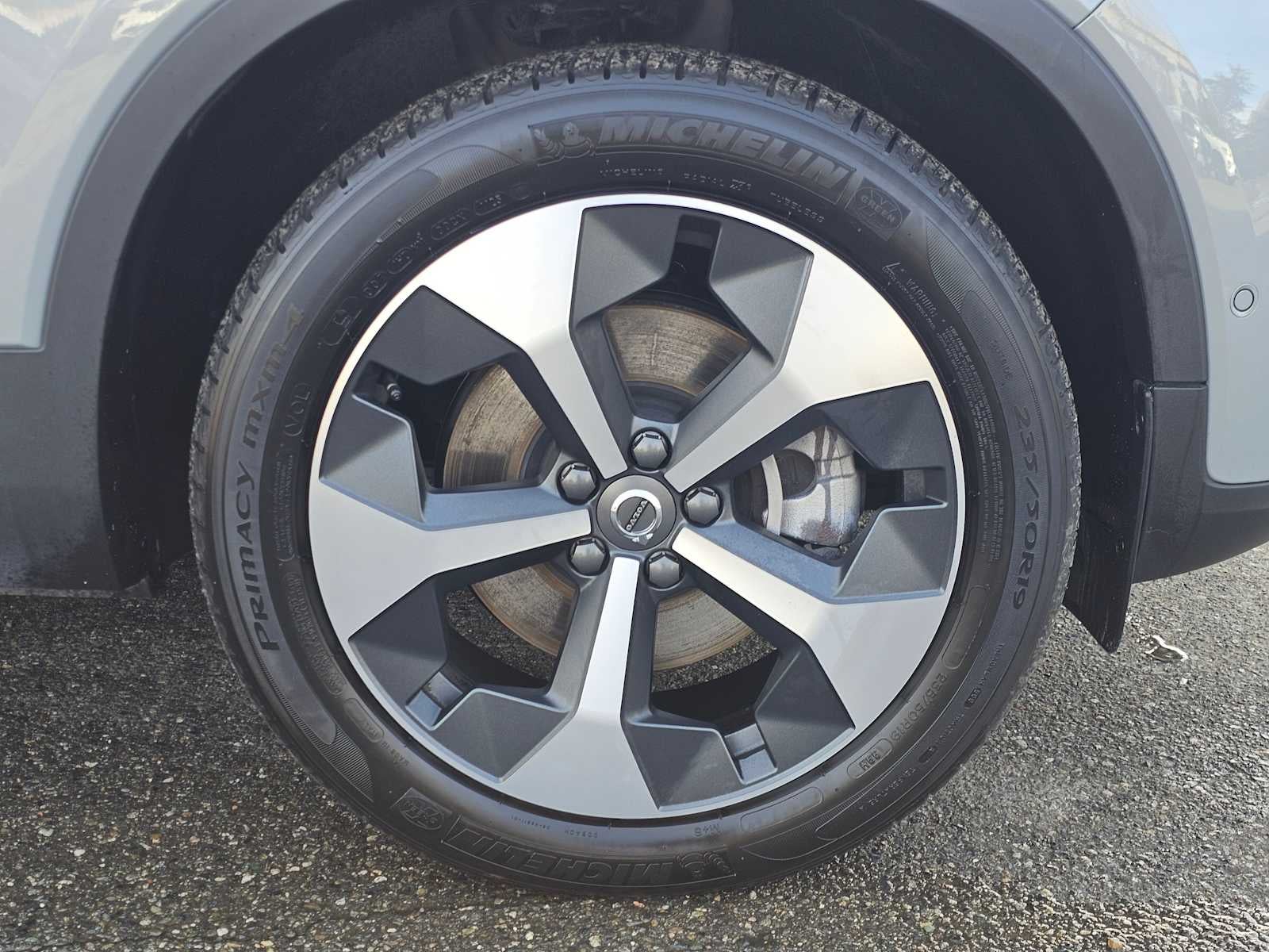 2025 Volvo XC40 Plus Bright Theme