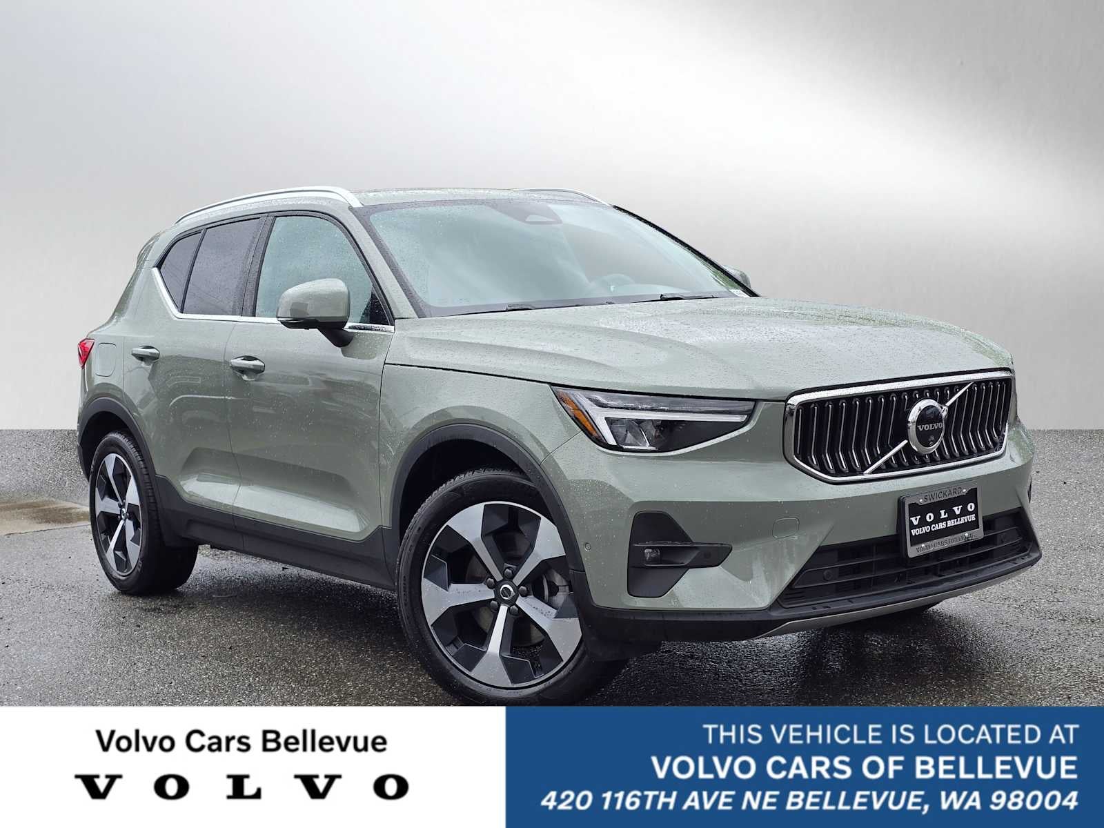 2025 Volvo XC40 Plus Bright Theme
