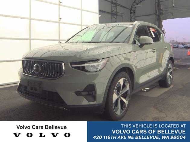 2025 Volvo XC40 Plus Bright Theme