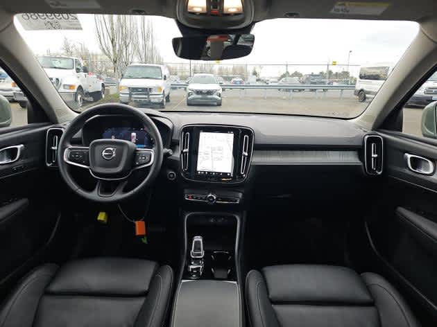 2025 Volvo XC40 Plus Bright Theme