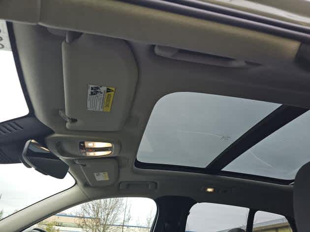 2025 Volvo XC40 Plus Bright Theme