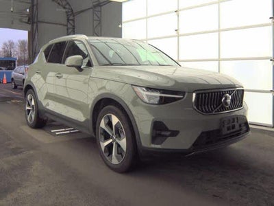 2025 Volvo XC40 Plus Bright Theme