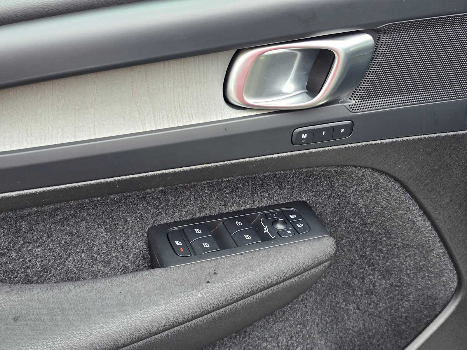 2025 Volvo XC40 Plus Bright Theme