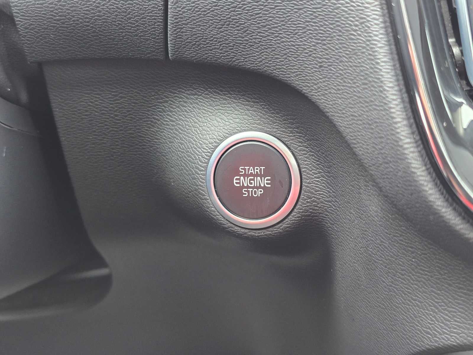 2025 Volvo XC40 Plus Bright Theme