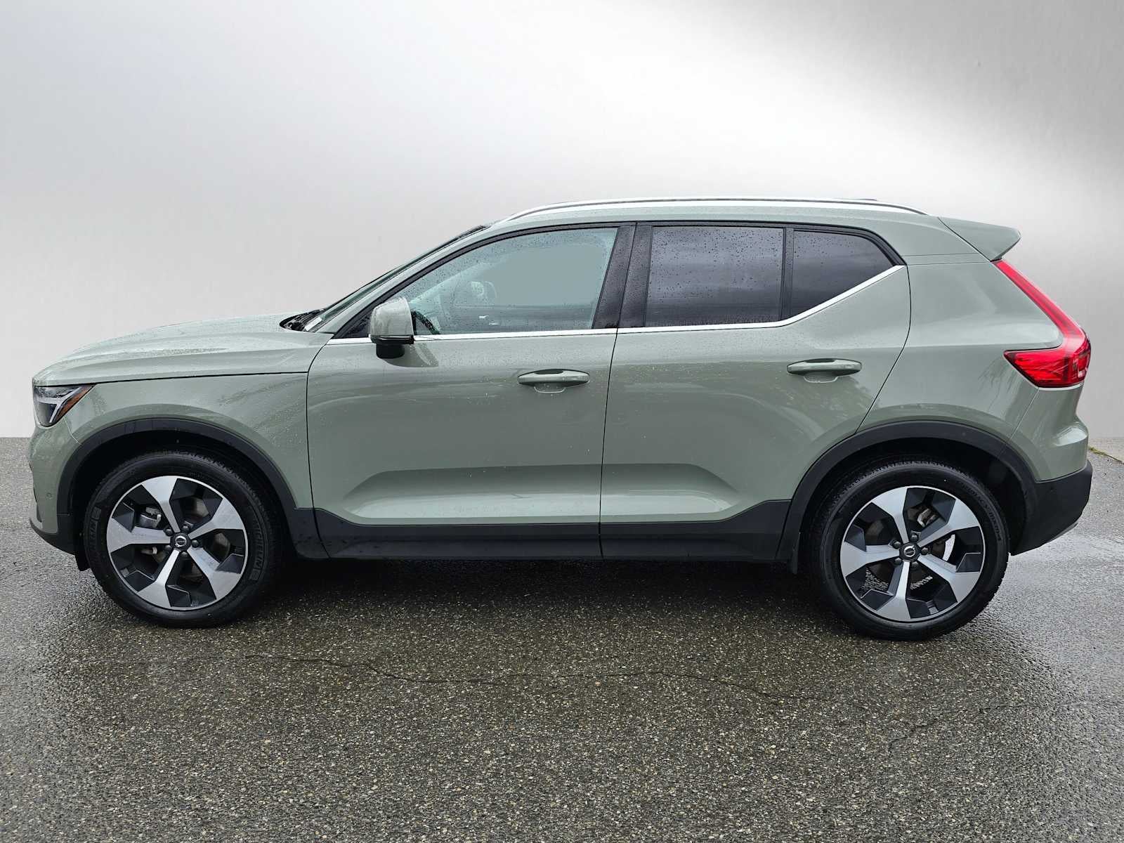 2025 Volvo XC40 Plus Bright Theme