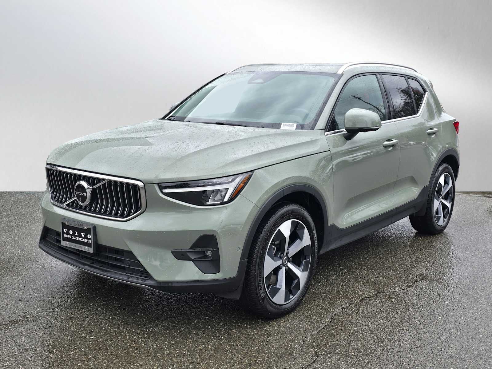 2025 Volvo XC40 Plus Bright Theme