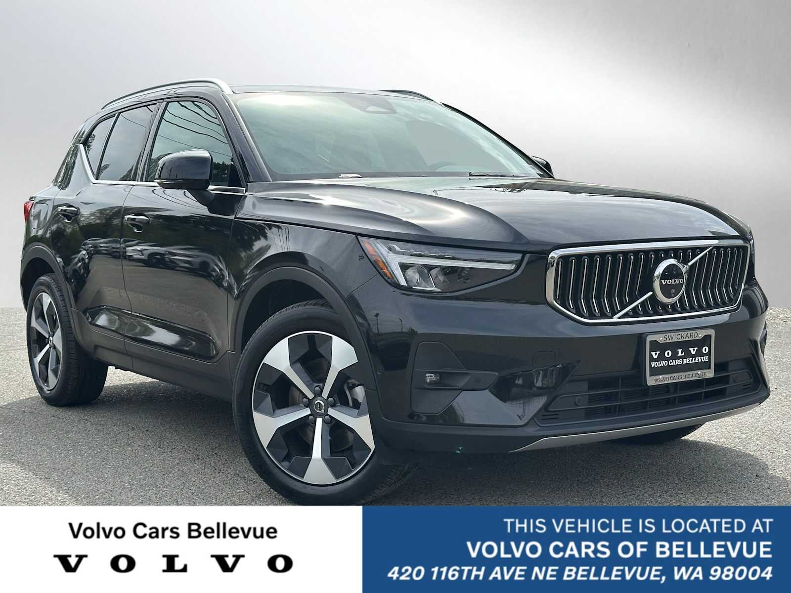 2025 Volvo XC40 Plus Bright Theme