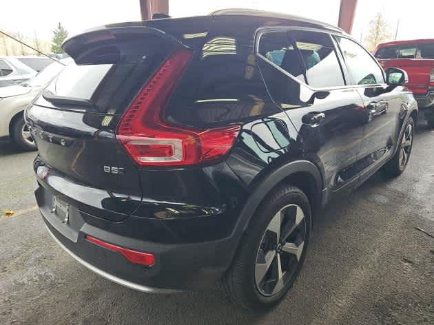 2025 Volvo XC40 Plus Bright Theme
