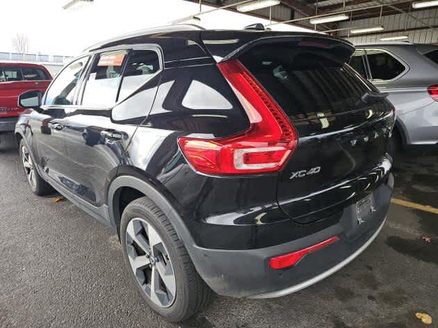 2025 Volvo XC40 Plus Bright Theme
