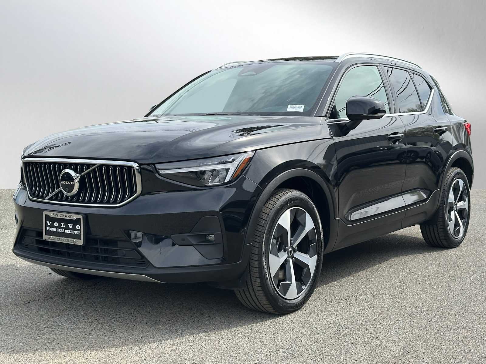 2025 Volvo XC40 Plus Bright Theme