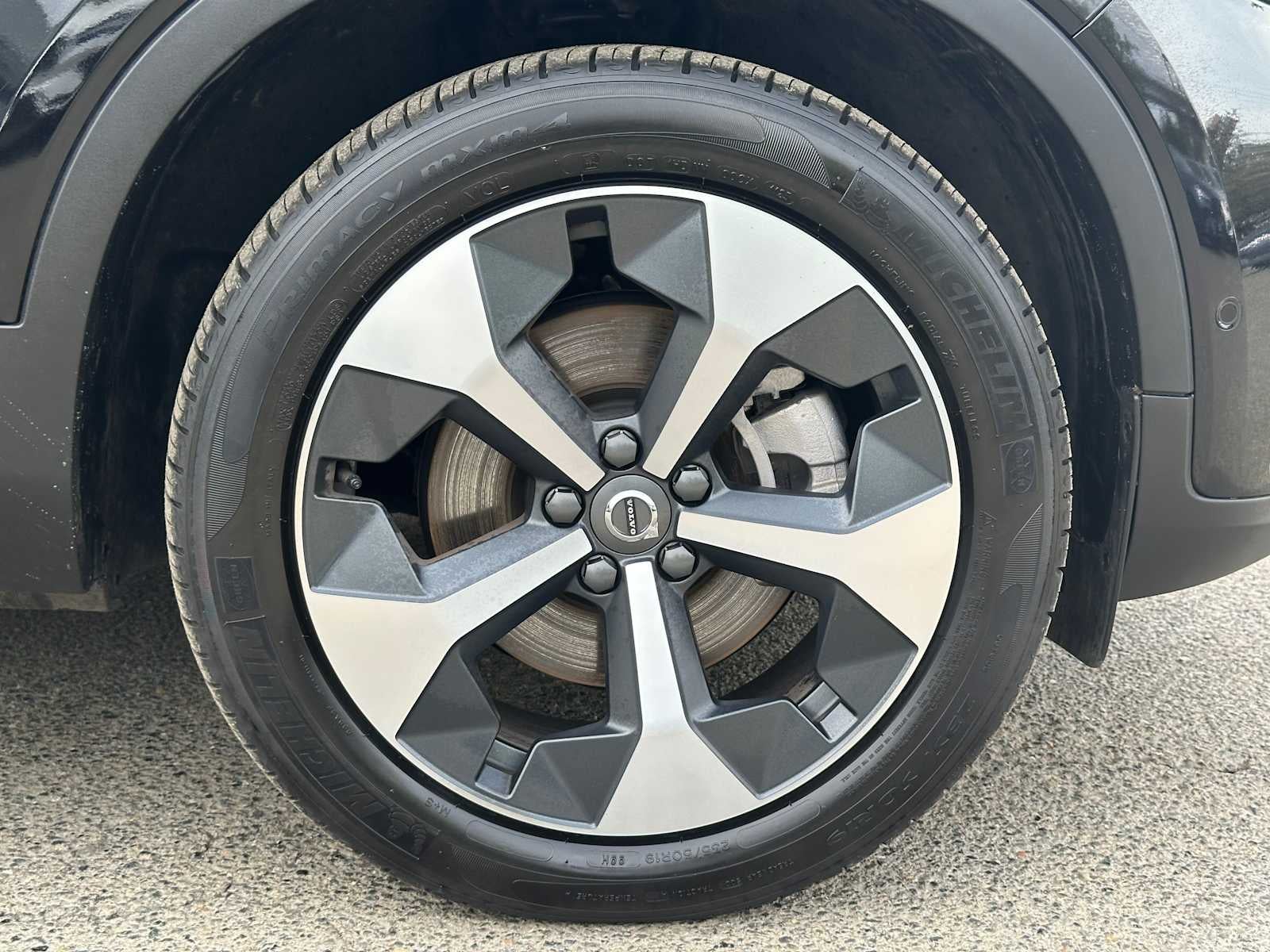 2025 Volvo XC40 Plus Bright Theme