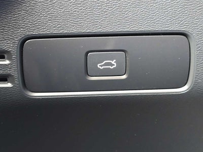 2024 Volvo XC40 Plus Bright Theme