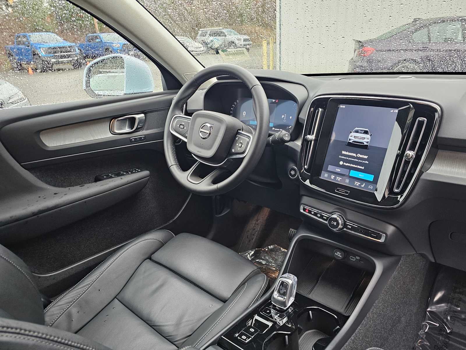 2025 Volvo XC40 Plus Bright Theme