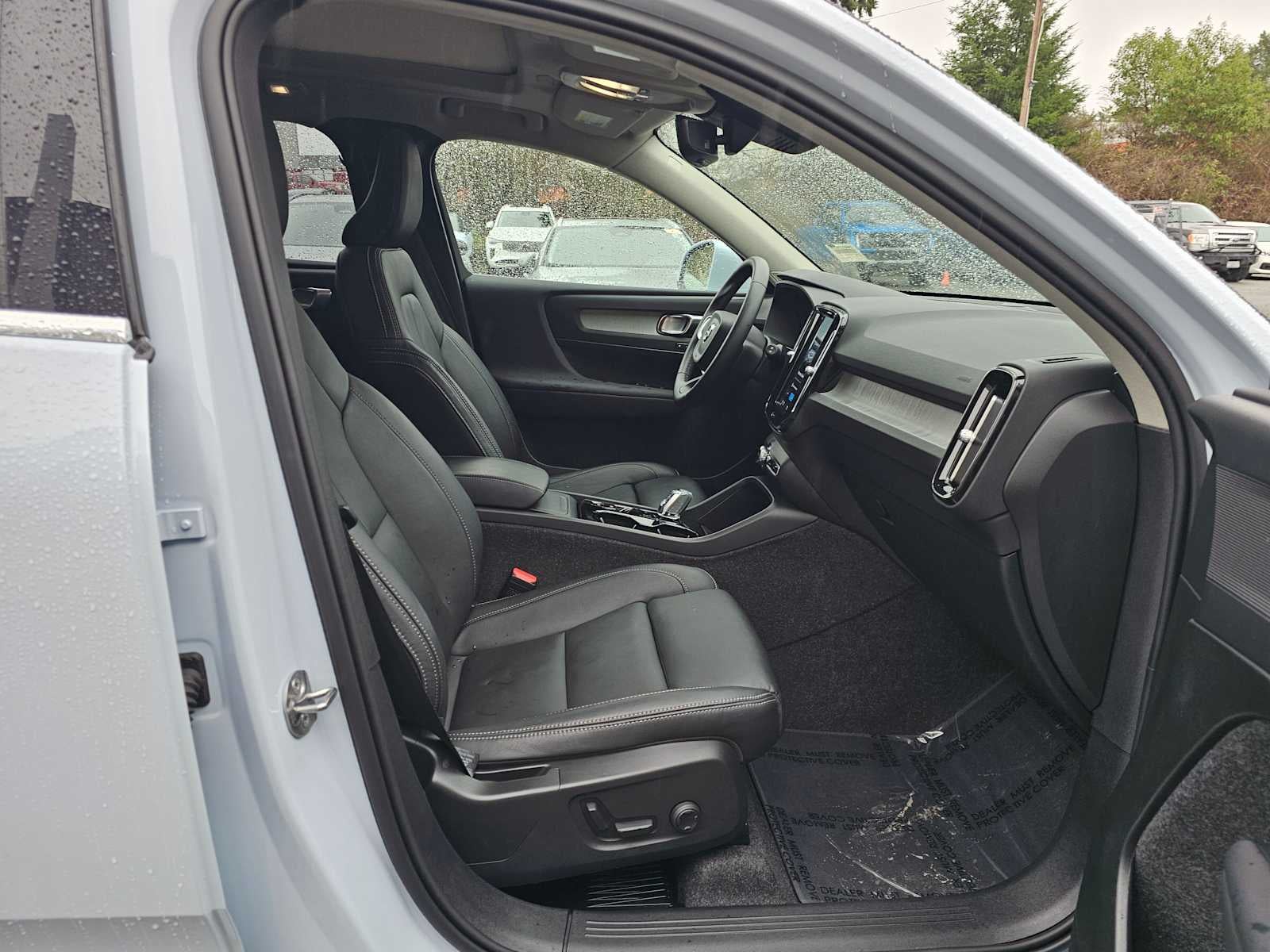 2025 Volvo XC40 Plus Bright Theme