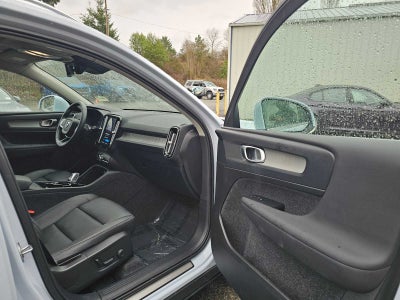 2025 Volvo XC40 Plus Bright Theme