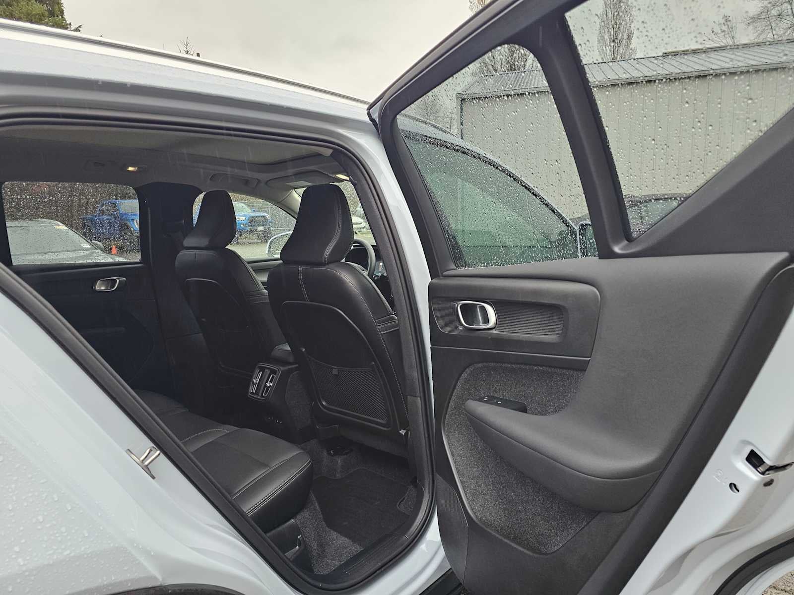 2025 Volvo XC40 Plus Bright Theme