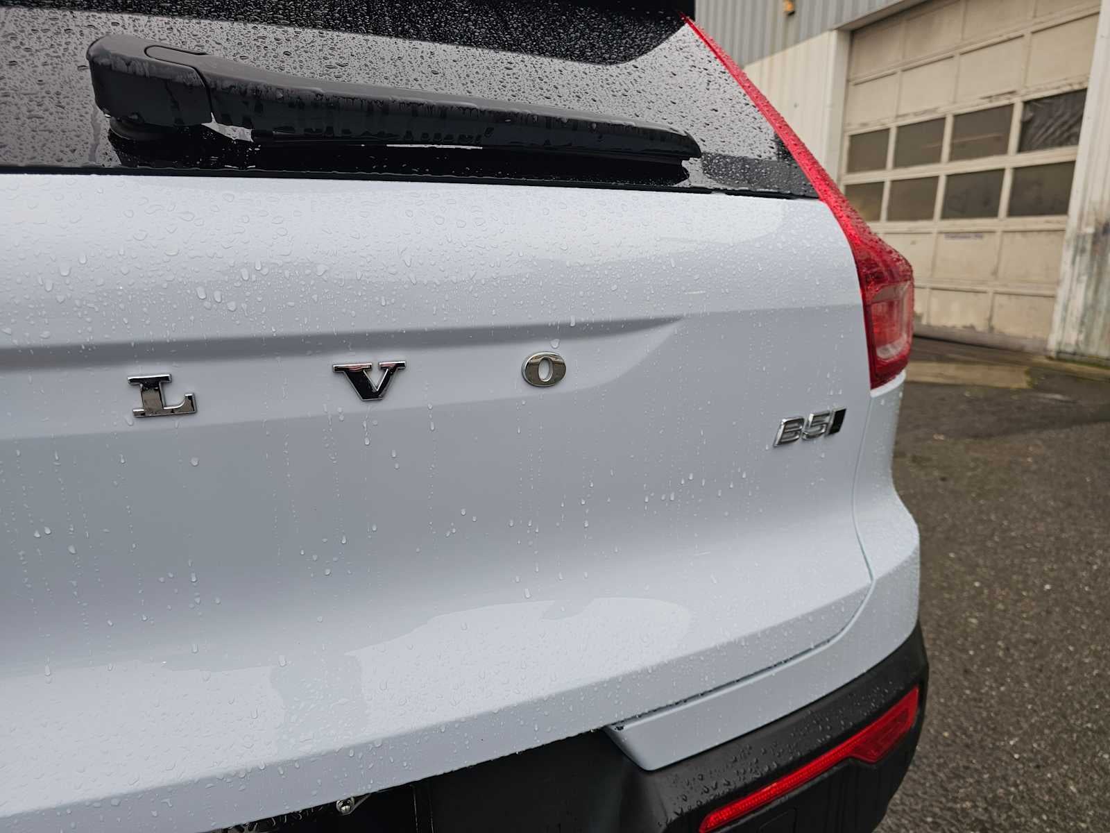 2025 Volvo XC40 Plus Bright Theme