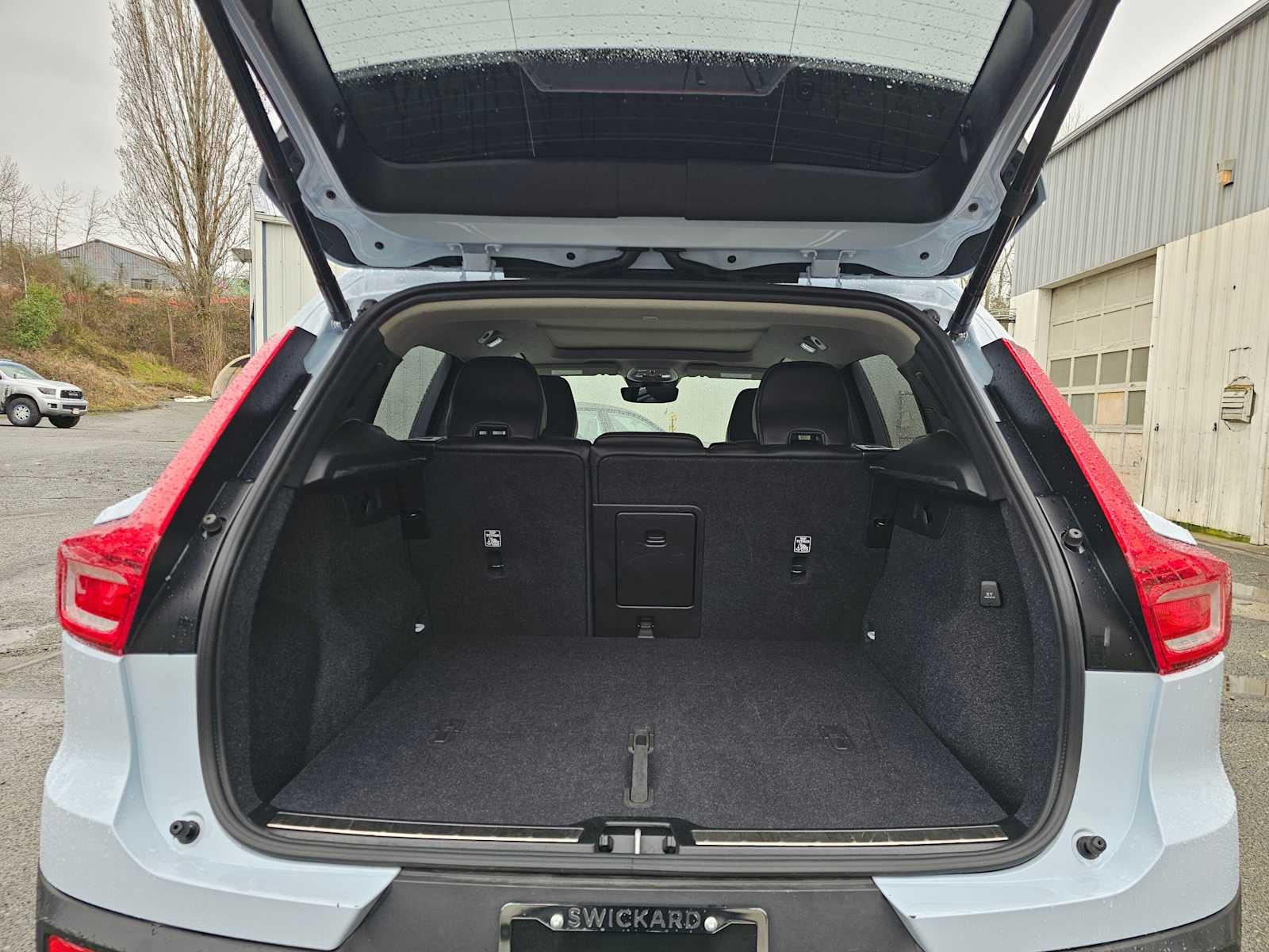 2025 Volvo XC40 Plus Bright Theme