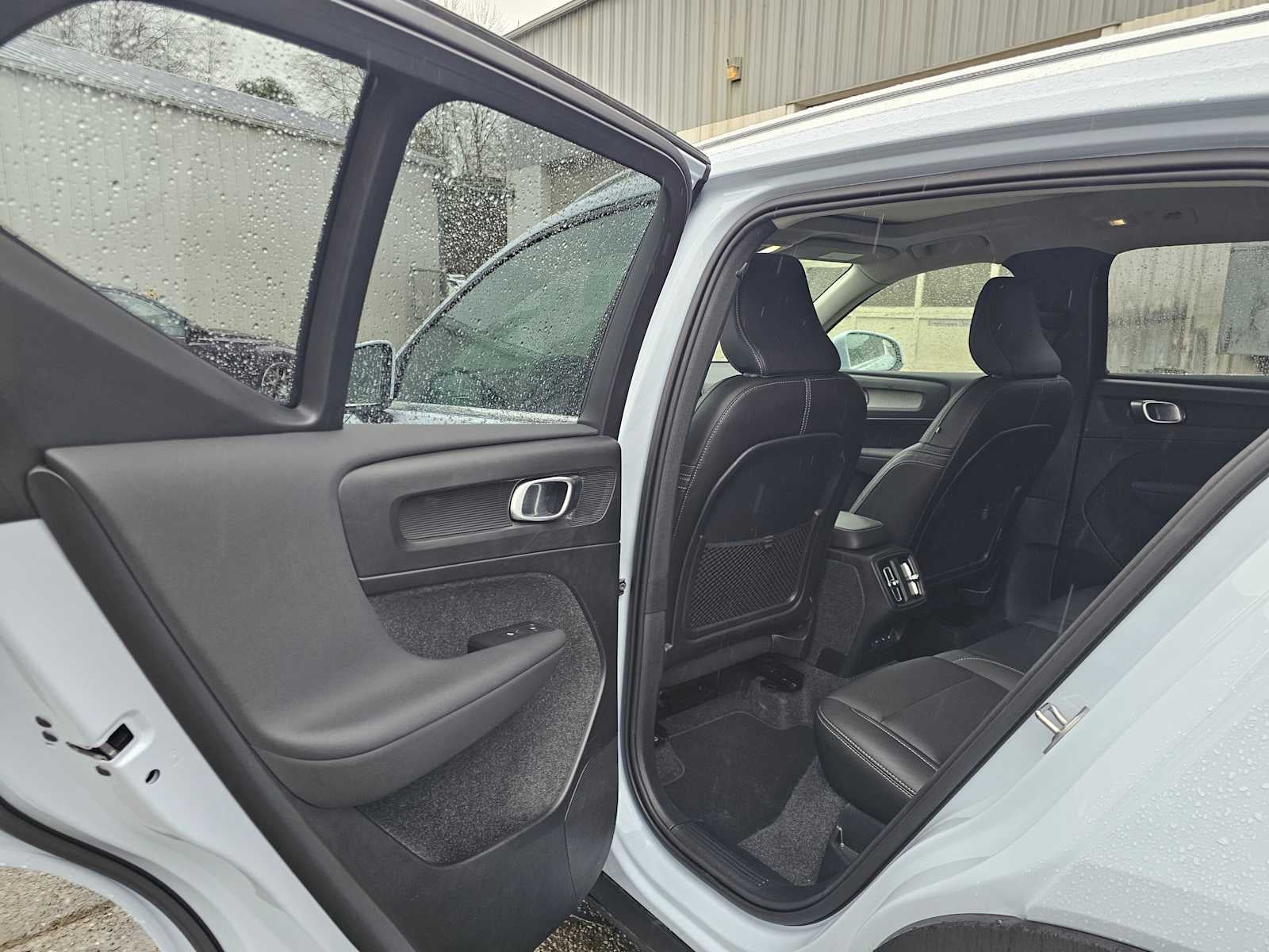 2025 Volvo XC40 Plus Bright Theme