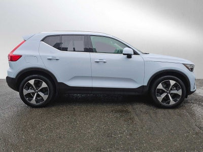 2025 Volvo XC40 Plus Bright Theme