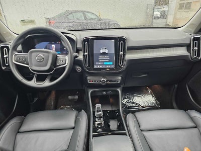2025 Volvo XC40 Plus Bright Theme